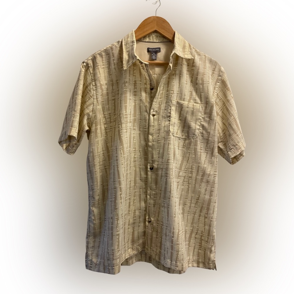 😎 Men’s NWOT Van Heusen tan patterned short sleeve shirt